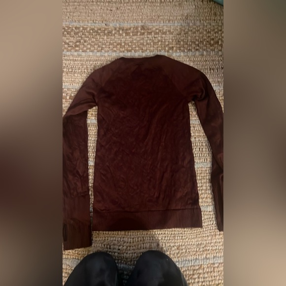 RARE Lululemon Long sleeve - Picture 1 of 6